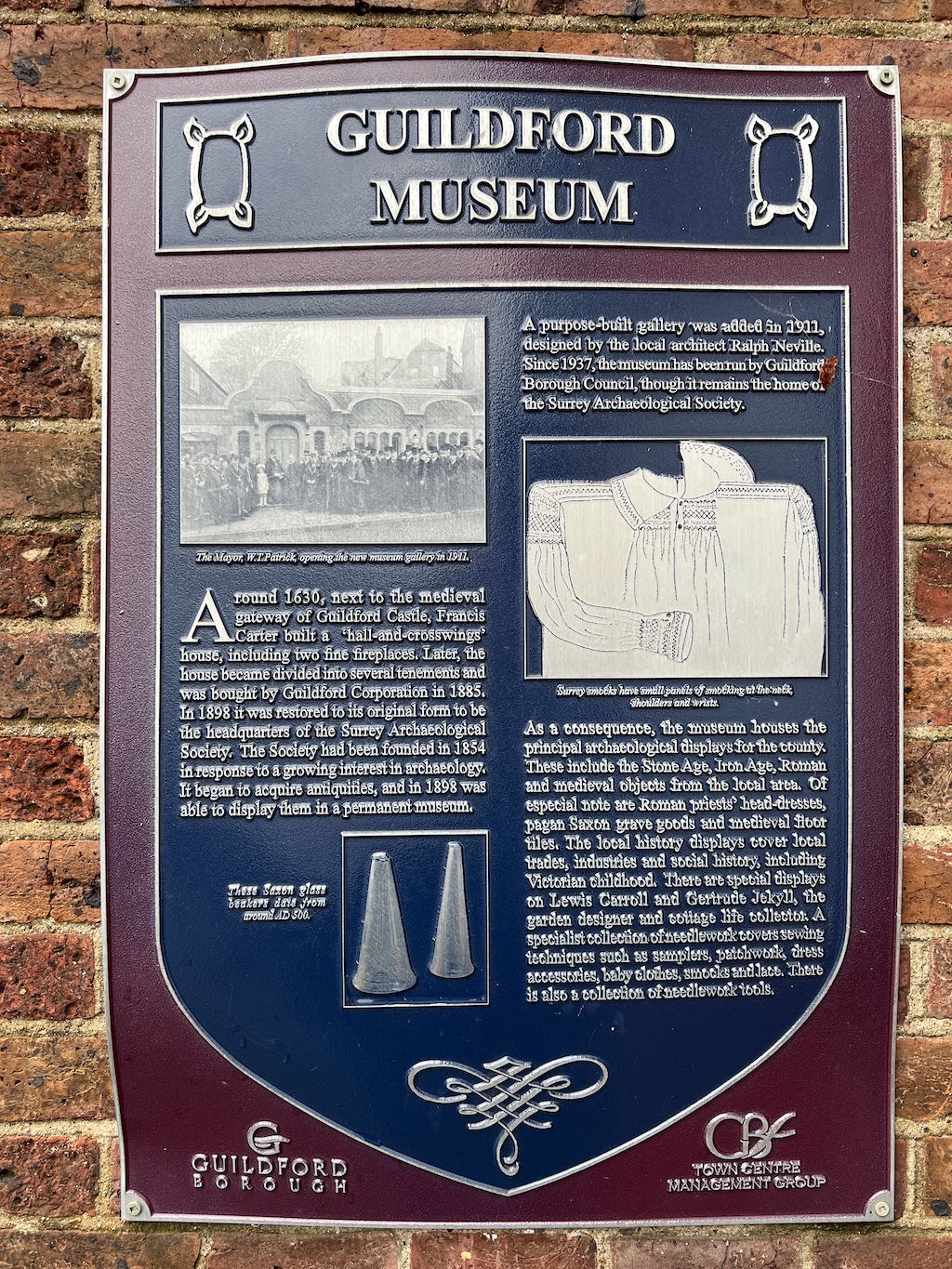 Blue plaque in Guildford for Guildford Museum