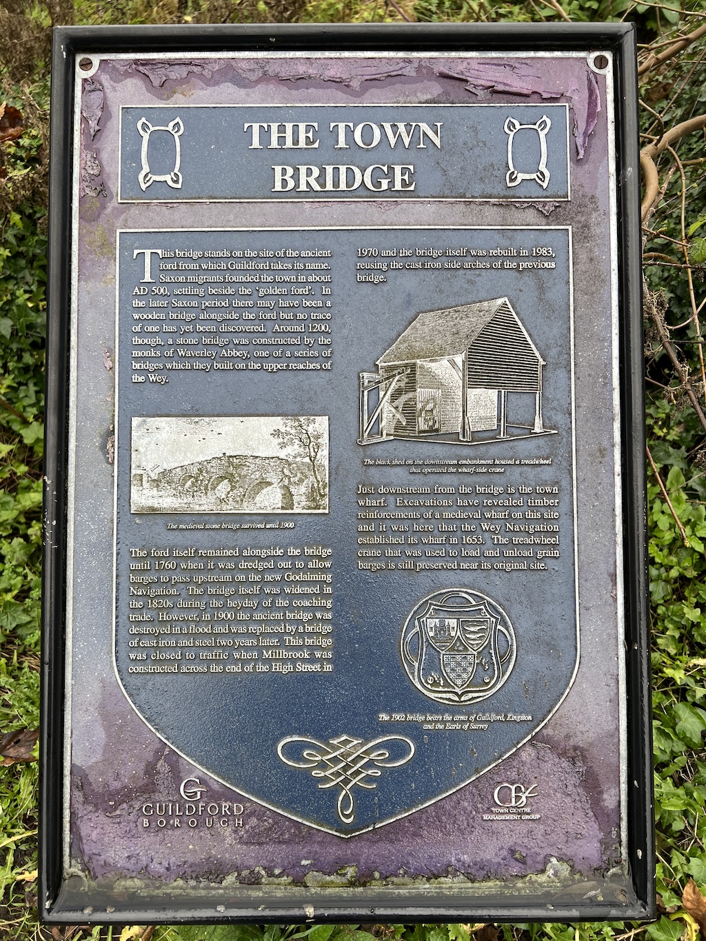 Blue plaque in Guildford for the Town Bridge
