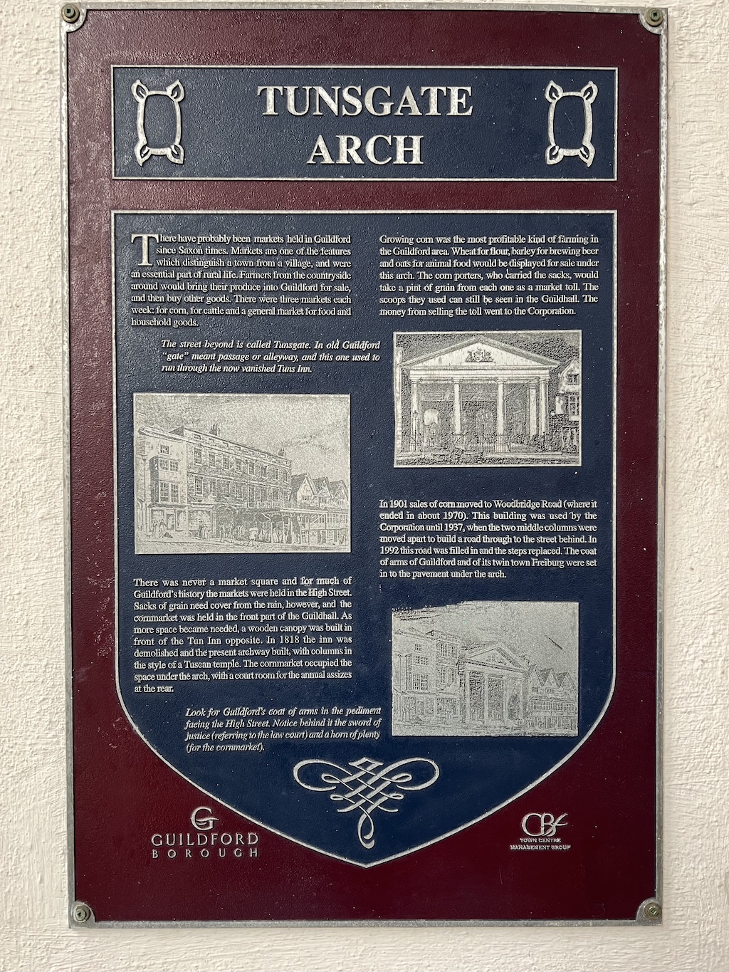 Blue plaque in Guildford for Tunsgate Arch